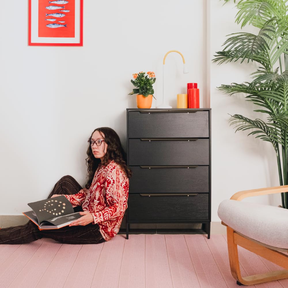 How to Store Textbooks and School Supplies Without Losing Your Desk
