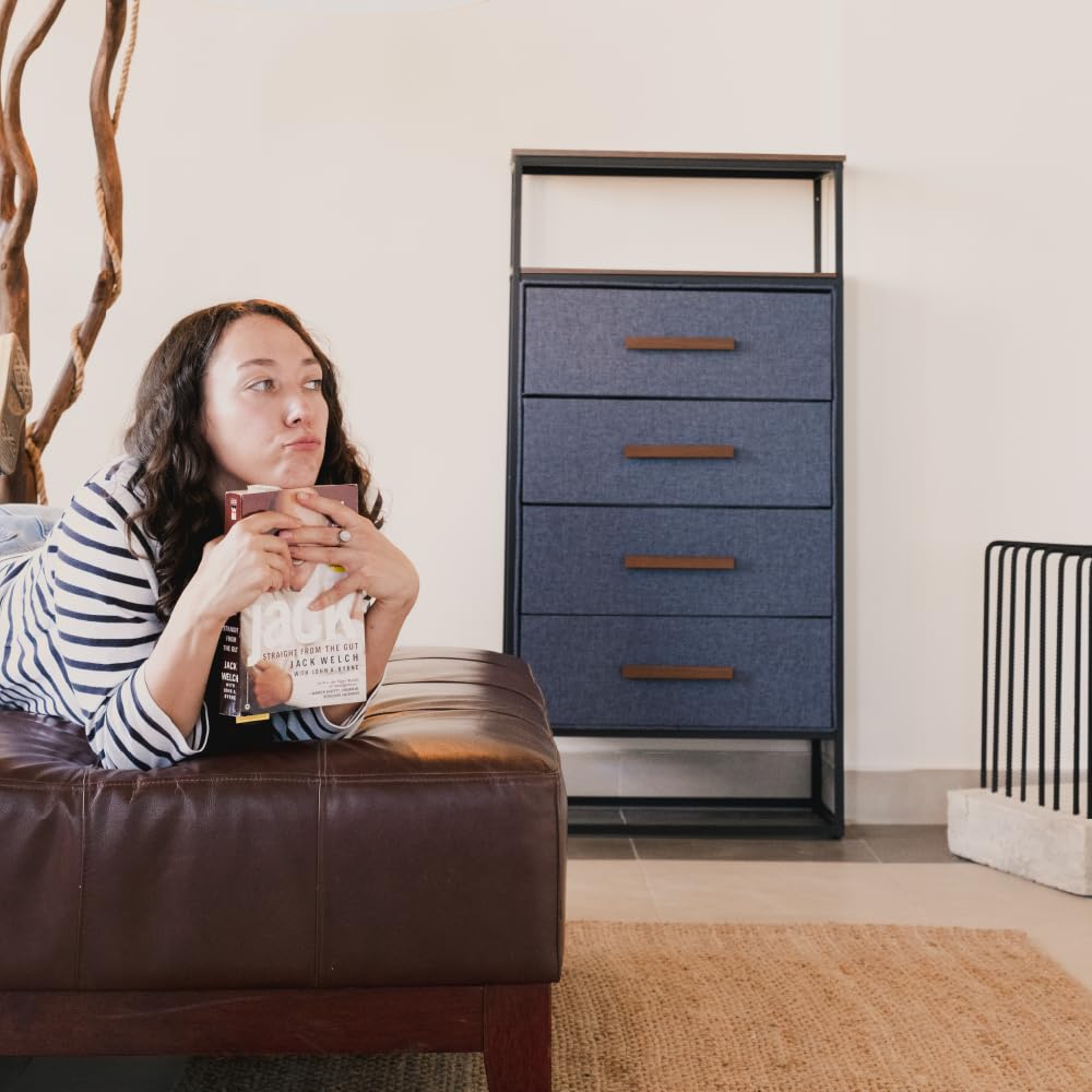 Two Homes, One Wardrobe: Storage for Long-Distance Relationships