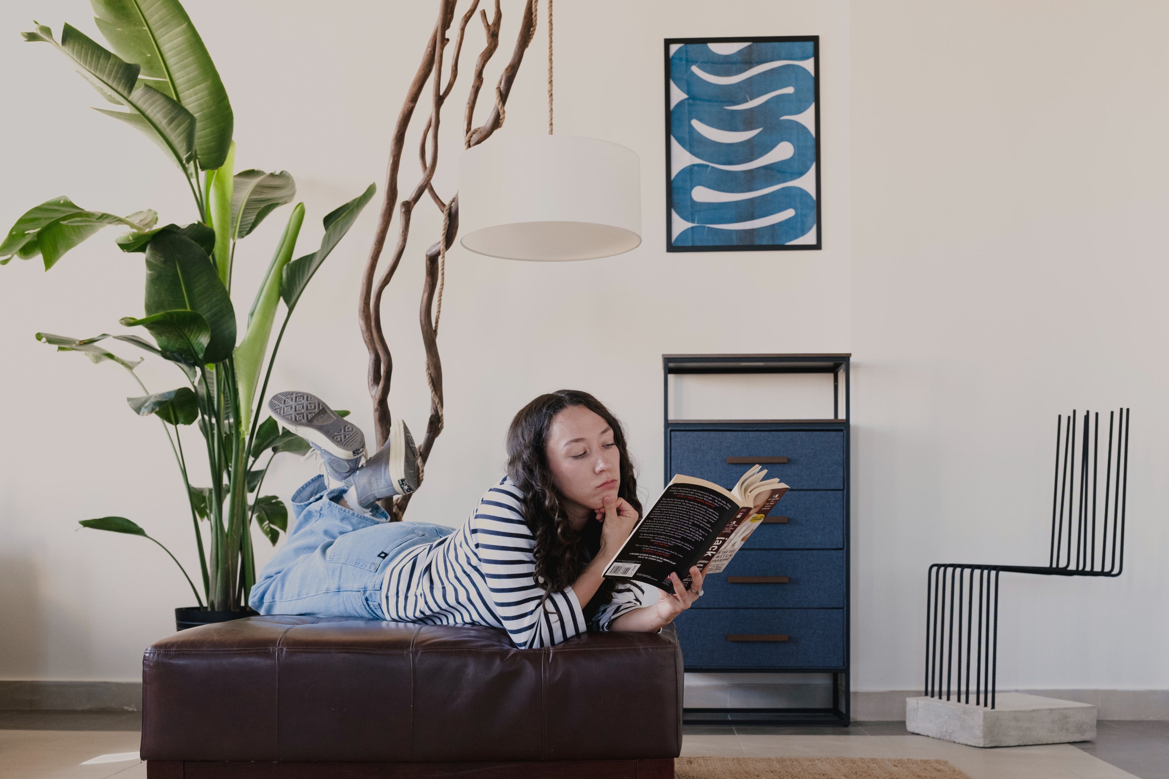 How to Choose the Right Dresser Color for Your Bedroom